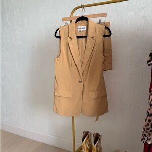 Steve Madden Camel Gold Sleeveless Vest Set for Women